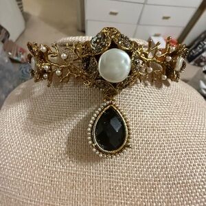 Elegant Gold and Black Pearl Choker Necklace